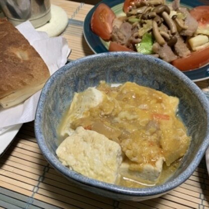 お豆腐、いっぱいあったんでさらに、乗せられる側にも採用ｗちっと汁気多かったかなでもスプンではふはふっとおいしくいただきました。ヘルシー、満足小鉢をドウモゴチ様！